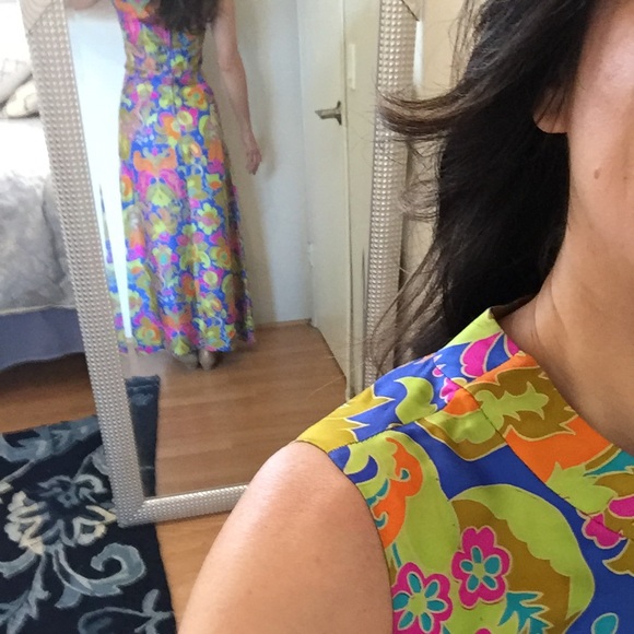 Brilliant patterned, vintage, form fitting dress - Picture 8 of 8